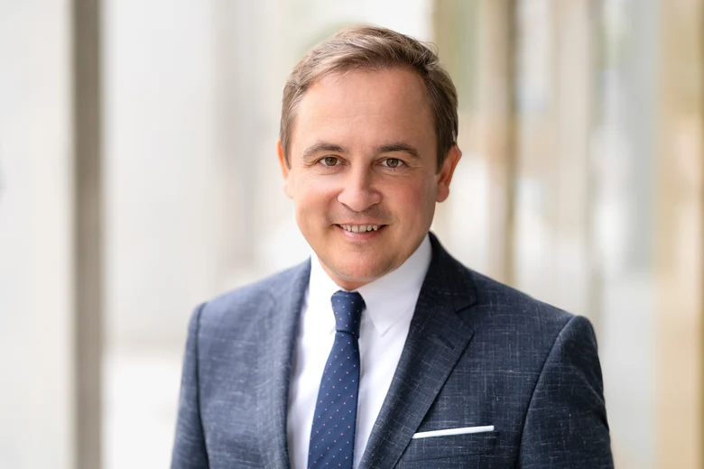 Herr Prof. Dr. Sebastian Kiebusch